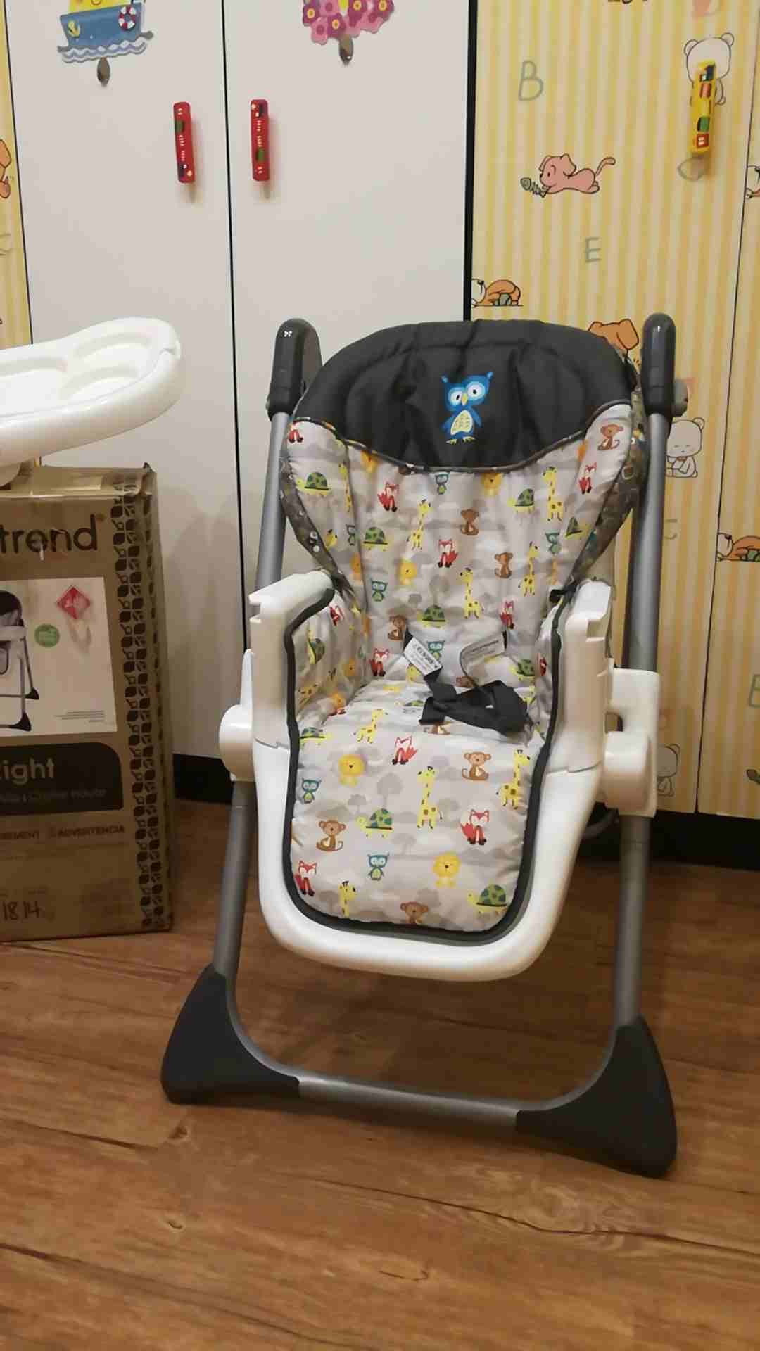 كرسي طعام جديد
لا تنسَ أنك شاهدت هذا الإعلان في عنكبوت
كرسي طعام baby trend
أمريكي ..جديد بالكرتو...