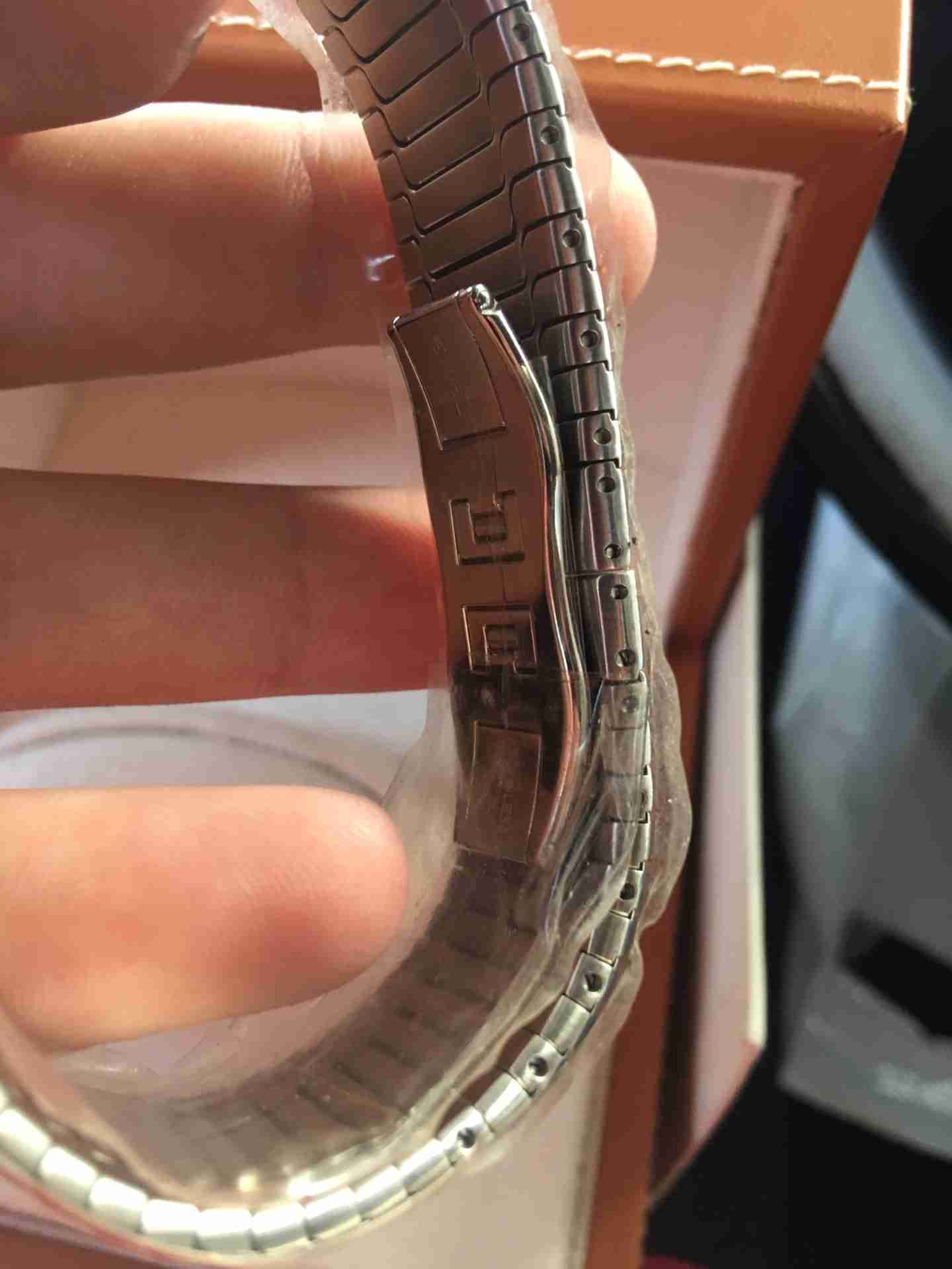 ساعة ebel
لا تنسَ أنك شاهدت هذا الإعلان في عنكبوت
ساعة ebel جديدة مع الكفالة...