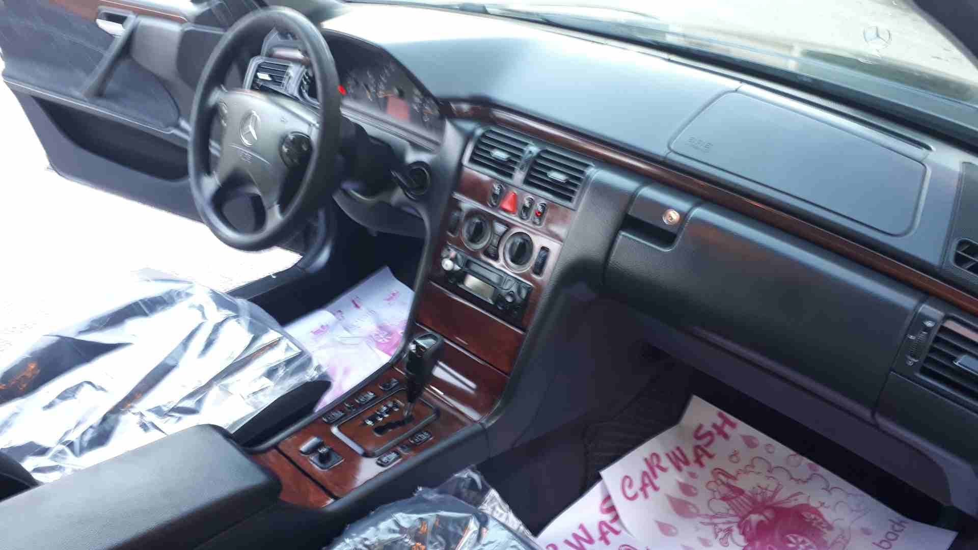مرسيدس قرش ونص E200 موديل 2000 بحالة الوكالة تب نظافة
لا تنسَ أنك شاهدت هذا الإعلان في عنكبوت
مرس...