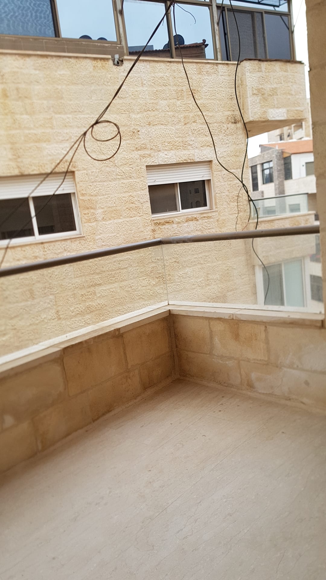 شقه للايجار في ربوة عبدون خلف الشرطه النسائيه شارع قويدر خريسات
لا تنسَ أنك شاهدت هذا الإعلان في عنكبوت...