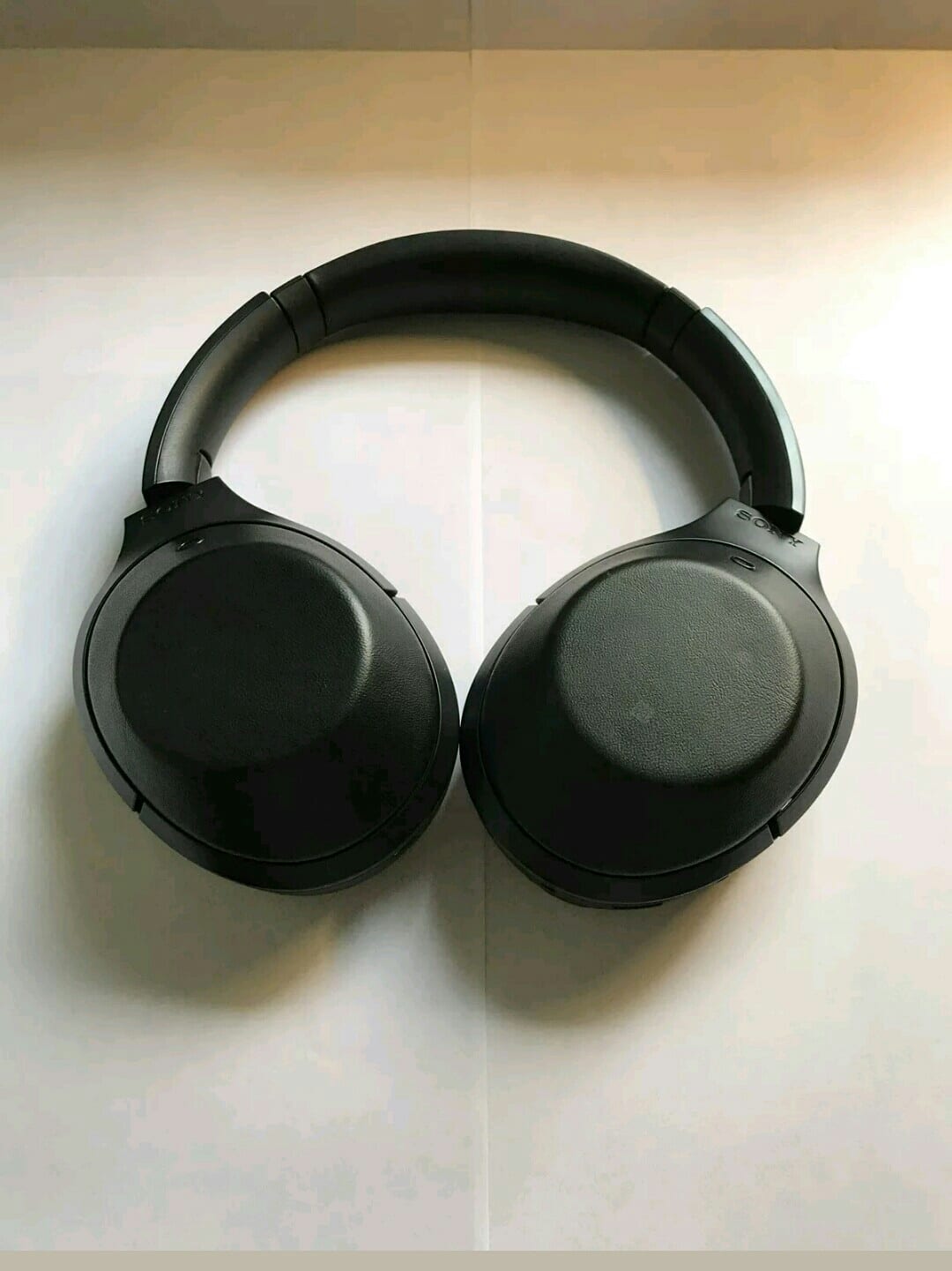 Sony MDR 1000X Noise Canceling Headphones - Black سماعات سوني ملكة العزل الاصلية
لا تنسَ أنك شاهدت هذا الإعلان في عنكبوت...
