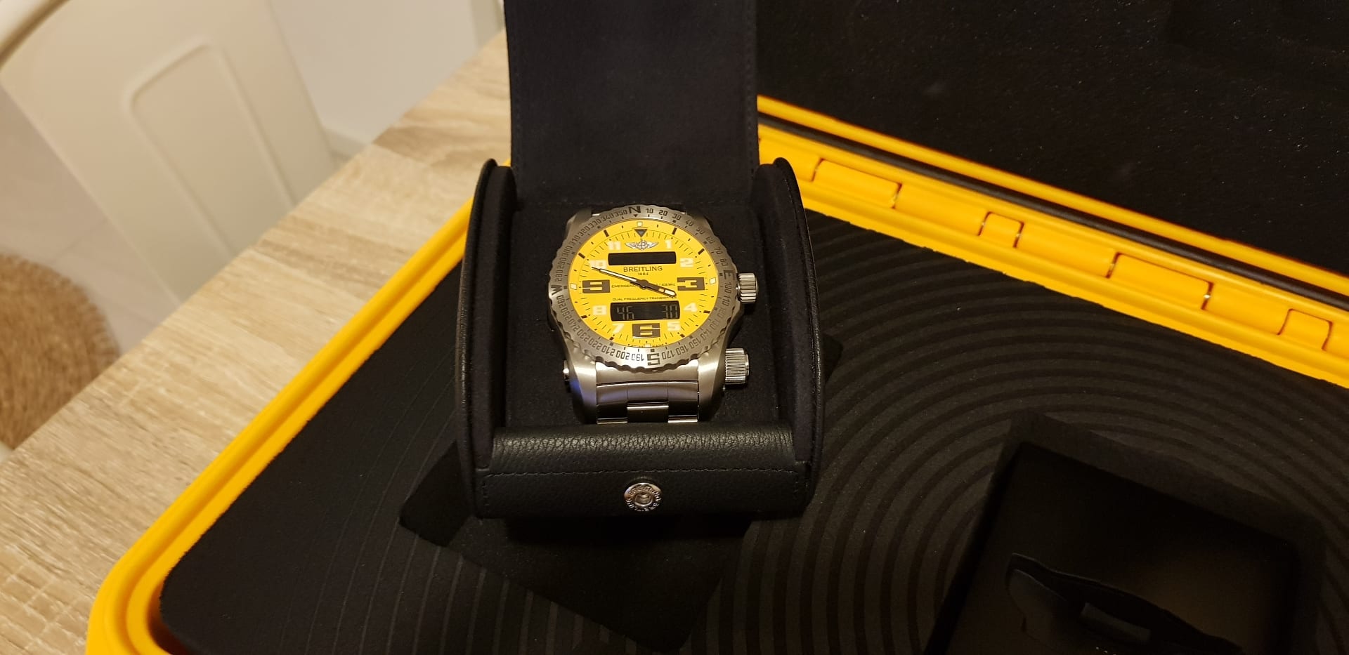 Breitling Emergency II
لا تنسَ أنك شاهدت هذا الإعلان في عنكبوت
3 month old
وارد الوكاله...