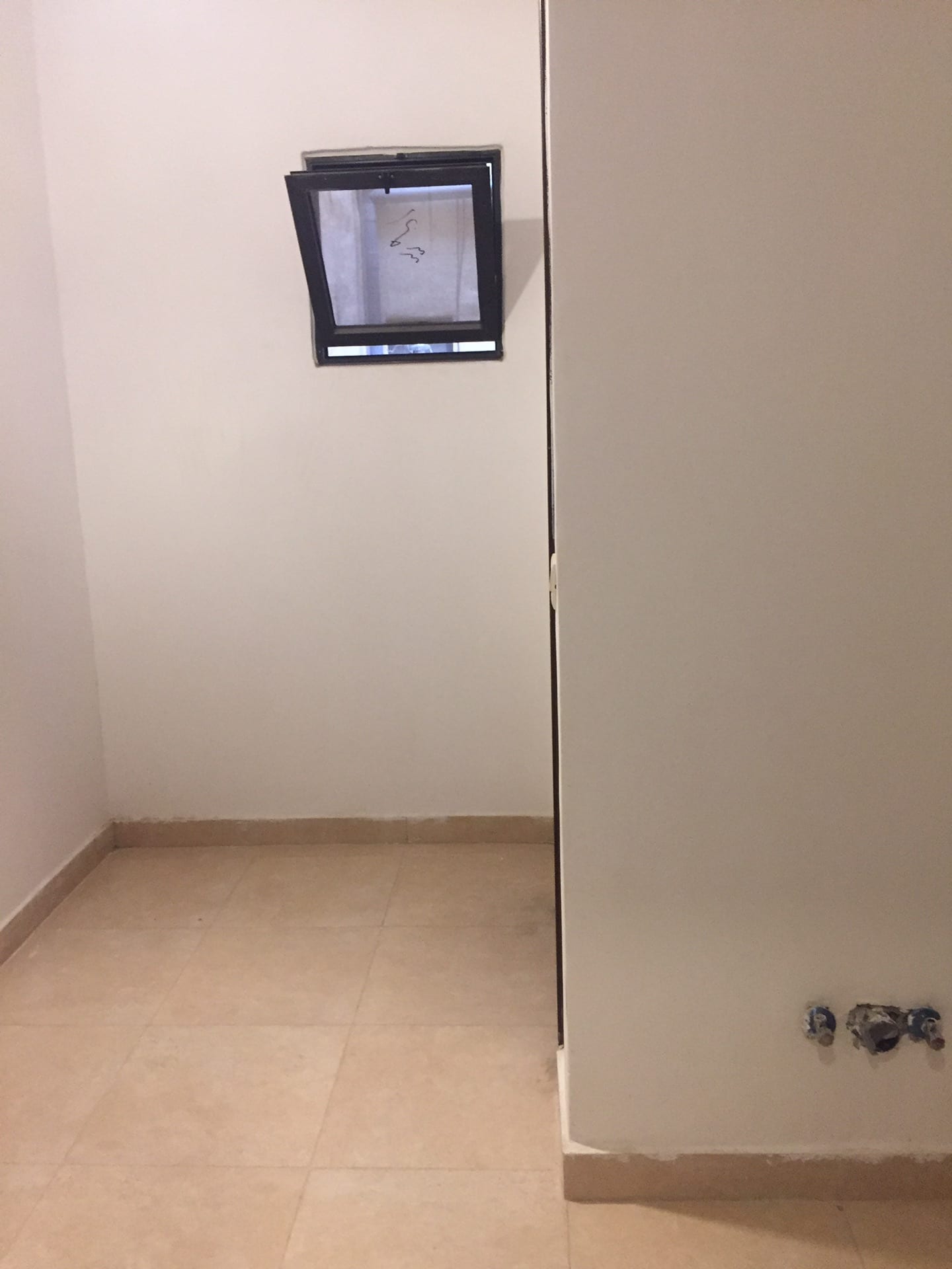 شقه فارغه للايجار خلدا في اجمل المواقع 270 ممع ترس ومداخل مستقله
لا تنسَ أنك شاهدت هذا الإعلان في عنكبوت...