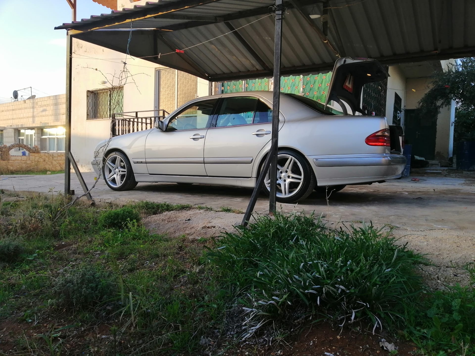 قرش ونص 2001
لا تنسَ أنك شاهدت هذا الإعلان في عنكبوت
للبيع مارسيدس قرش ونص 2001 فل عدا الفتحه...