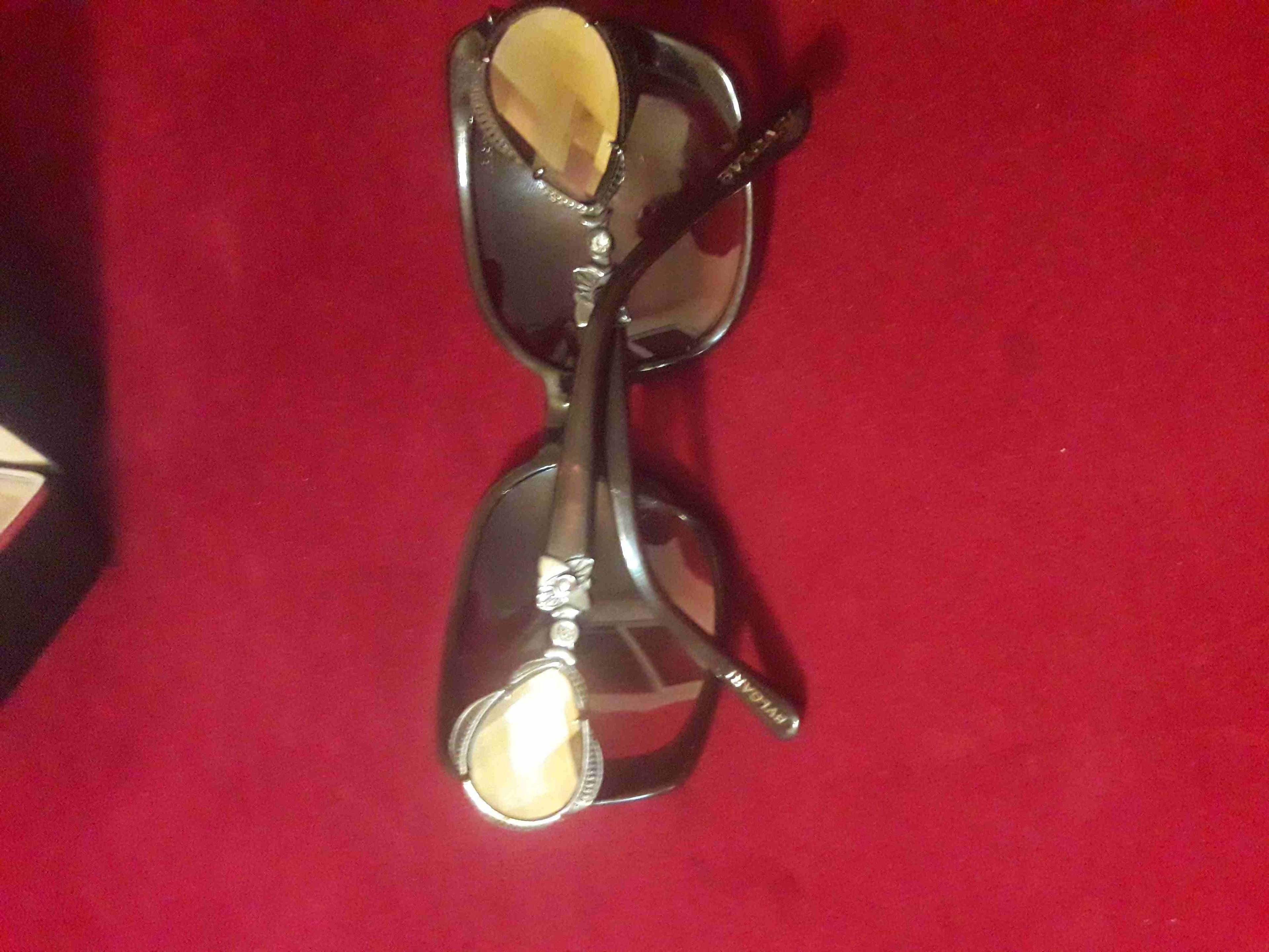 نظارة بولجري bvlgari ايطالية اصلية
لا تنسَ أنك شاهدت هذا الإعلان في عنكبوت
كما هو موضح بالصور اصل...