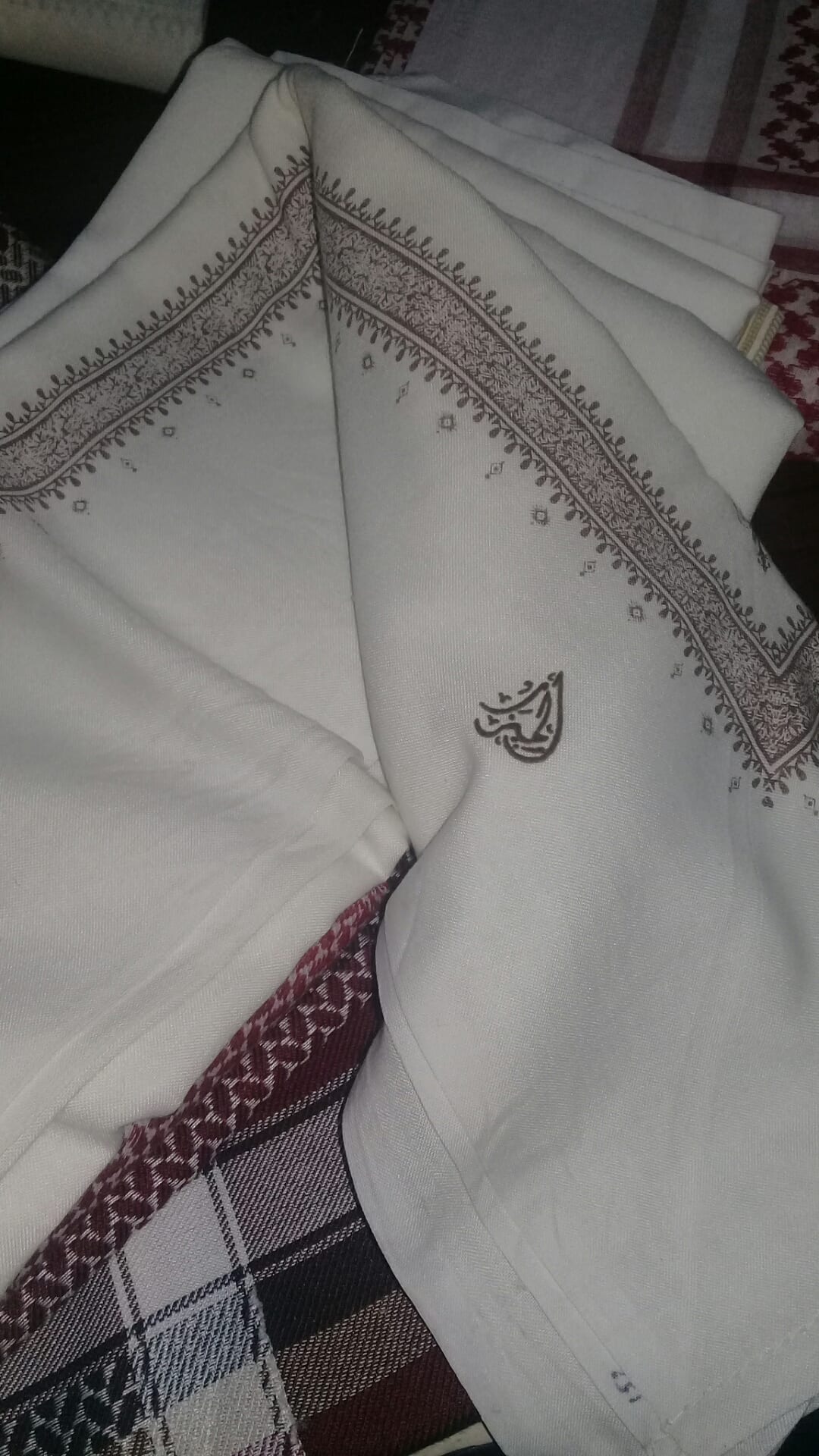 شماغ البسام انجليزي اصلي 3د
لا تنسَ أنك شاهدت هذا الإعلان في عنكبوت
100شماغ ماركات مشكلين متل...