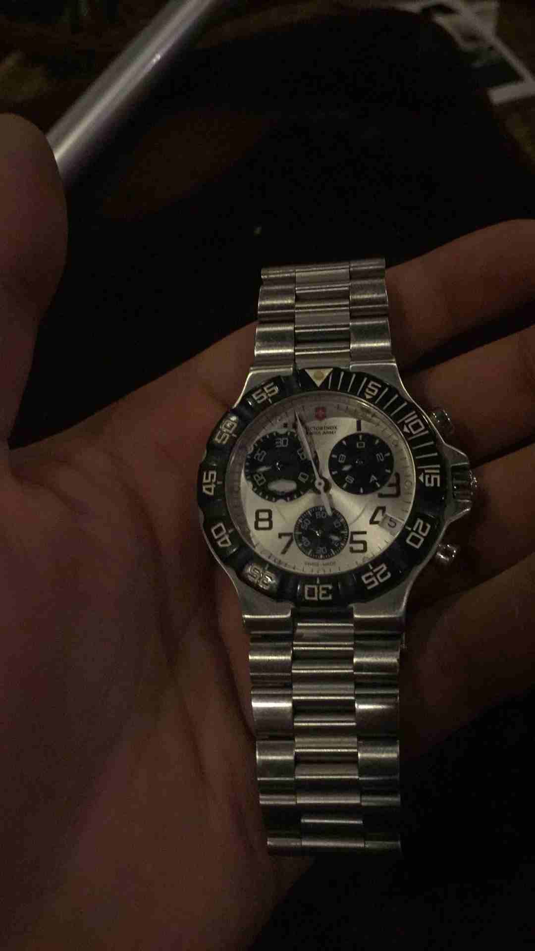 ساعة Swiss army كستك فضي
لا تنسَ أنك شاهدت هذا الإعلان في عنكبوت
ساعة Swiss army...