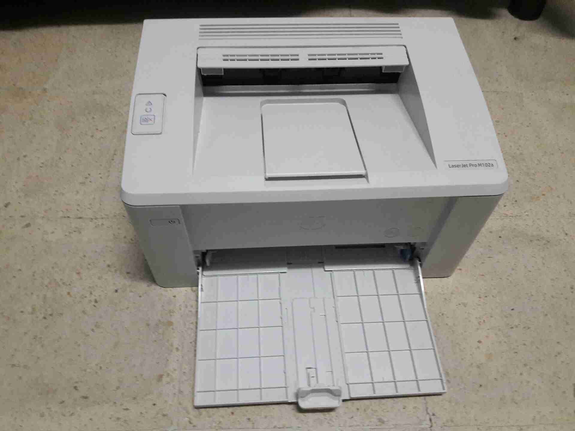 طابعة hp ليزر
لا تنسَ أنك شاهدت هذا الإعلان في عنكبوت
سعر حبرها من 18_22
يوجد بها حبر...