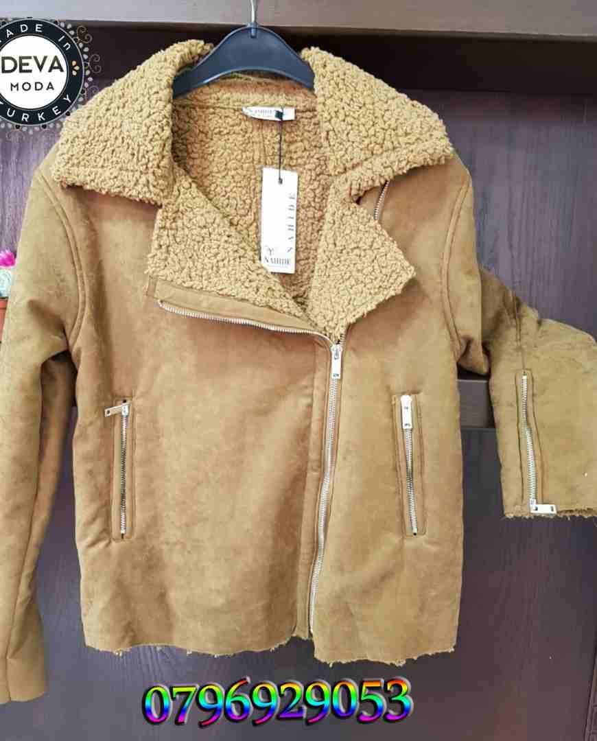 جاكيت تركي شمواه مبطن فرو قصير
لا تنسَ أنك شاهدت هذا الإعلان في عنكبوت
ملابس تركيه Deva Moda
الذ...