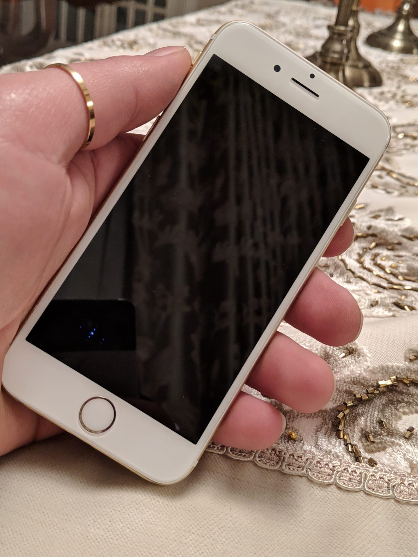 iphone 6 gold
لا تنسَ أنك شاهدت هذا الإعلان في عنكبوت
آيفون 6 لون ذهبي 16جيجا الجهاز نظيف جدا...