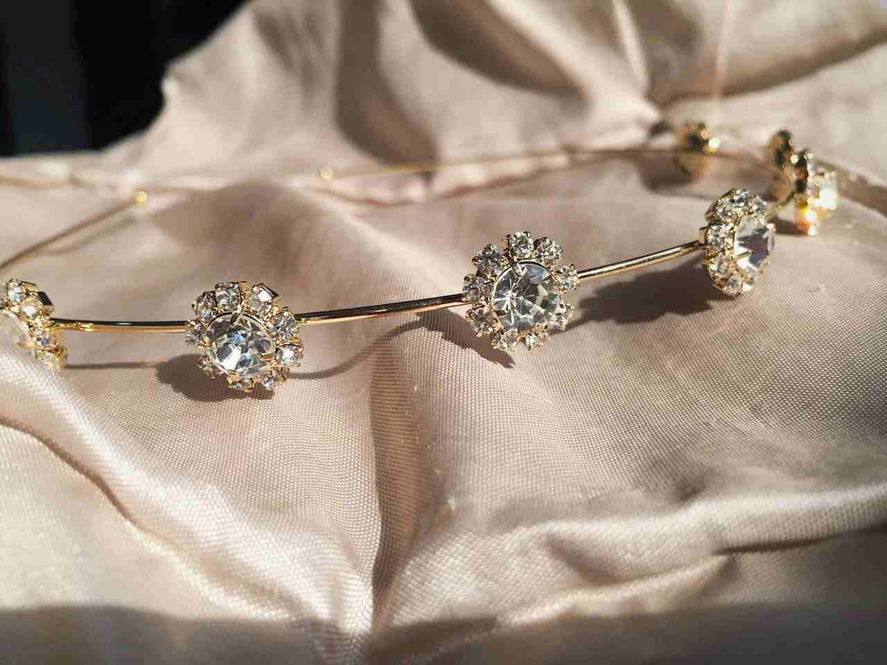 Beautiful Headpieces اكسسوارات للشعر
لا تنسَ أنك شاهدت هذا الإعلان في عنكبوت
Perfect for occasion...