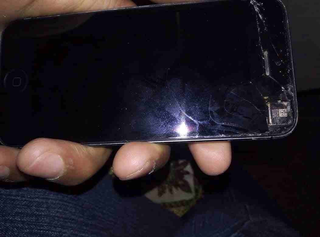 iPhone 5
لا تنسَ أنك شاهدت هذا الإعلان في عنكبوت
الجهاز 16قيقا
معو الشاحن بس
طبعاً موضح بالصور...