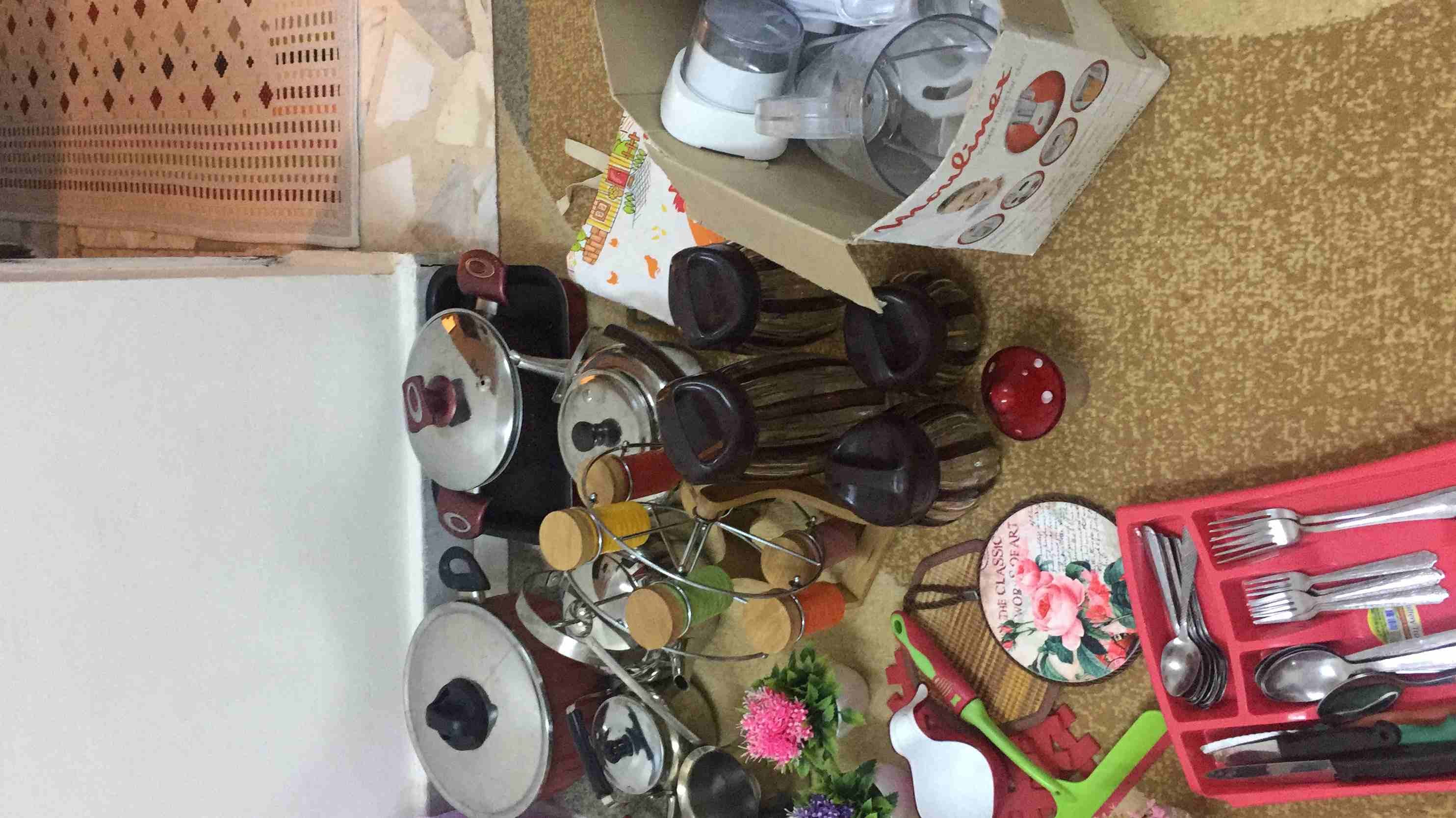 ادوات منزليه
لا تنسَ أنك شاهدت هذا الإعلان في عنكبوت
ادوات مطبخ تتكون من كاسات صحون طناجر كل مايل...