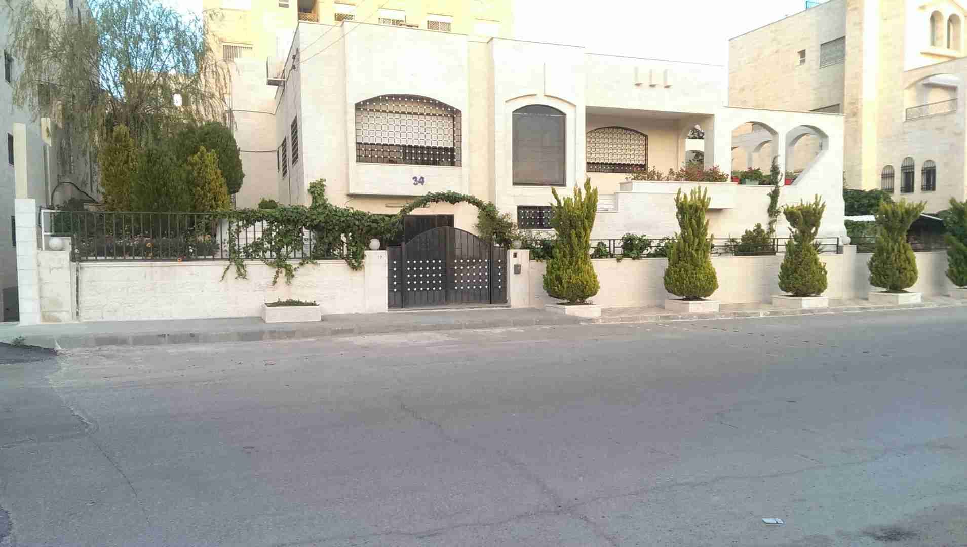 Villas is available for sale or rent in Amman
لا تنسَ أنك شاهدت هذا الإعلان في عنكبوت
Villa a...