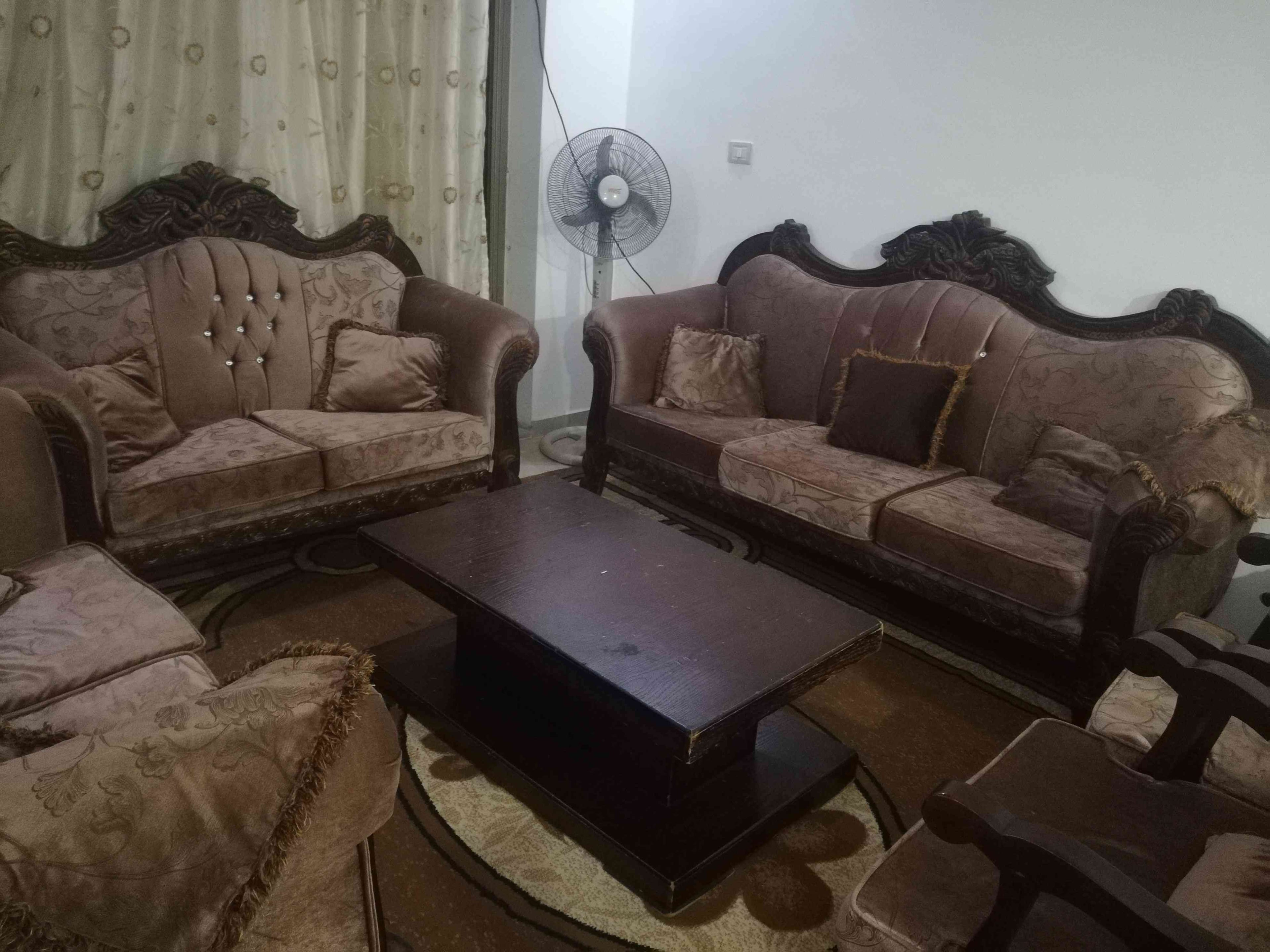 طقمين للبيع
لا تنسَ أنك شاهدت هذا الإعلان في عنكبوت
كنب 10 مقاعد
كورنر 8مقاعد...