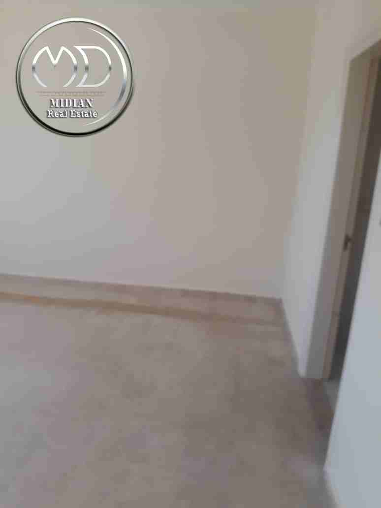شقه فارغه للايجار ديرغبار مقابل جونيا مساحه 190م طابق ثالث بسعر مغري .
لا تنسَ أنك شاهدت هذا الإعلان في عنكبوت...