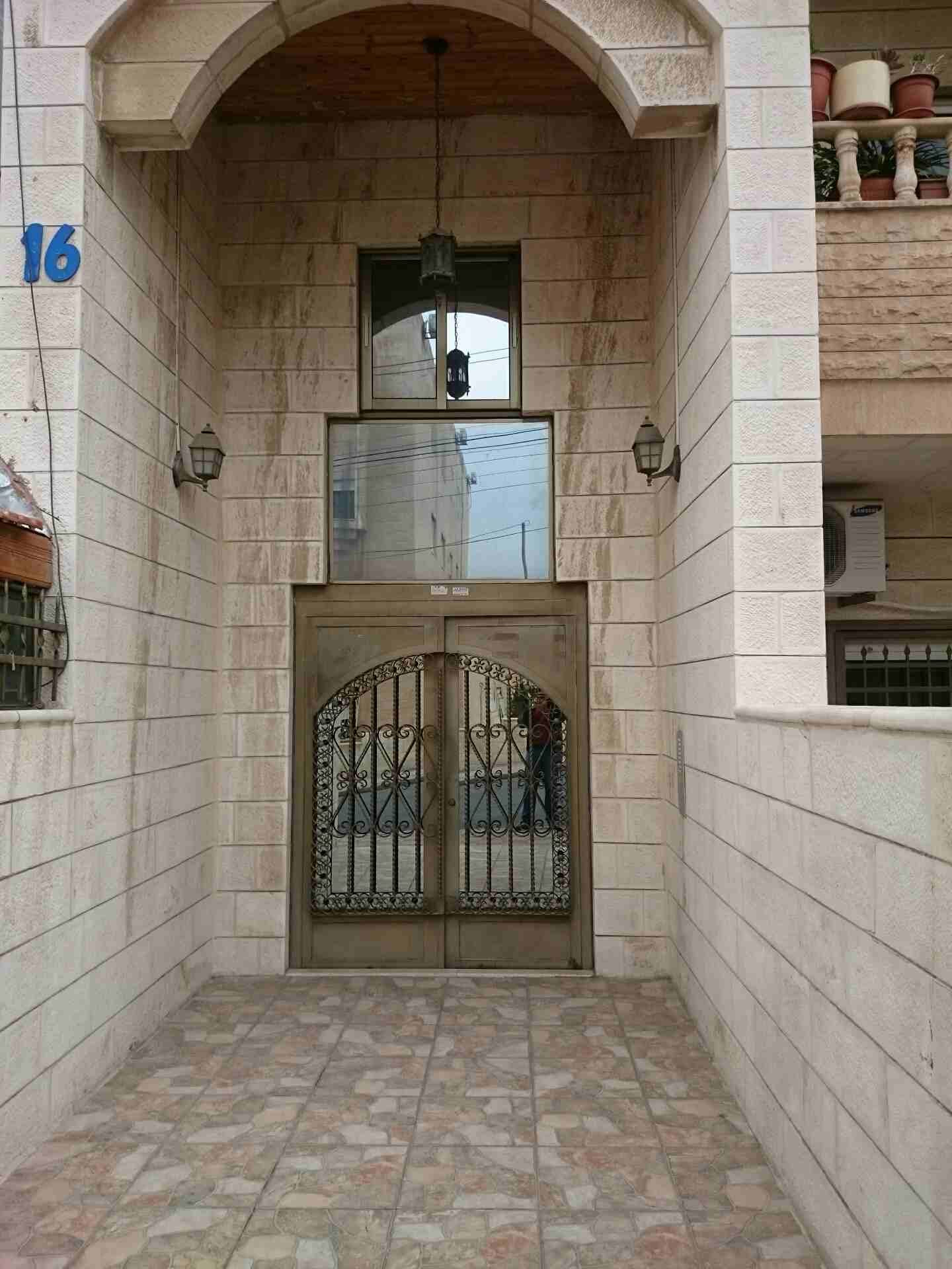 شقه للبيع او للايجار قرب دوار الواحه خلف مطعم طواحين الهوا
لا تنسَ أنك شاهدت هذا الإعلان في عنكبوت...