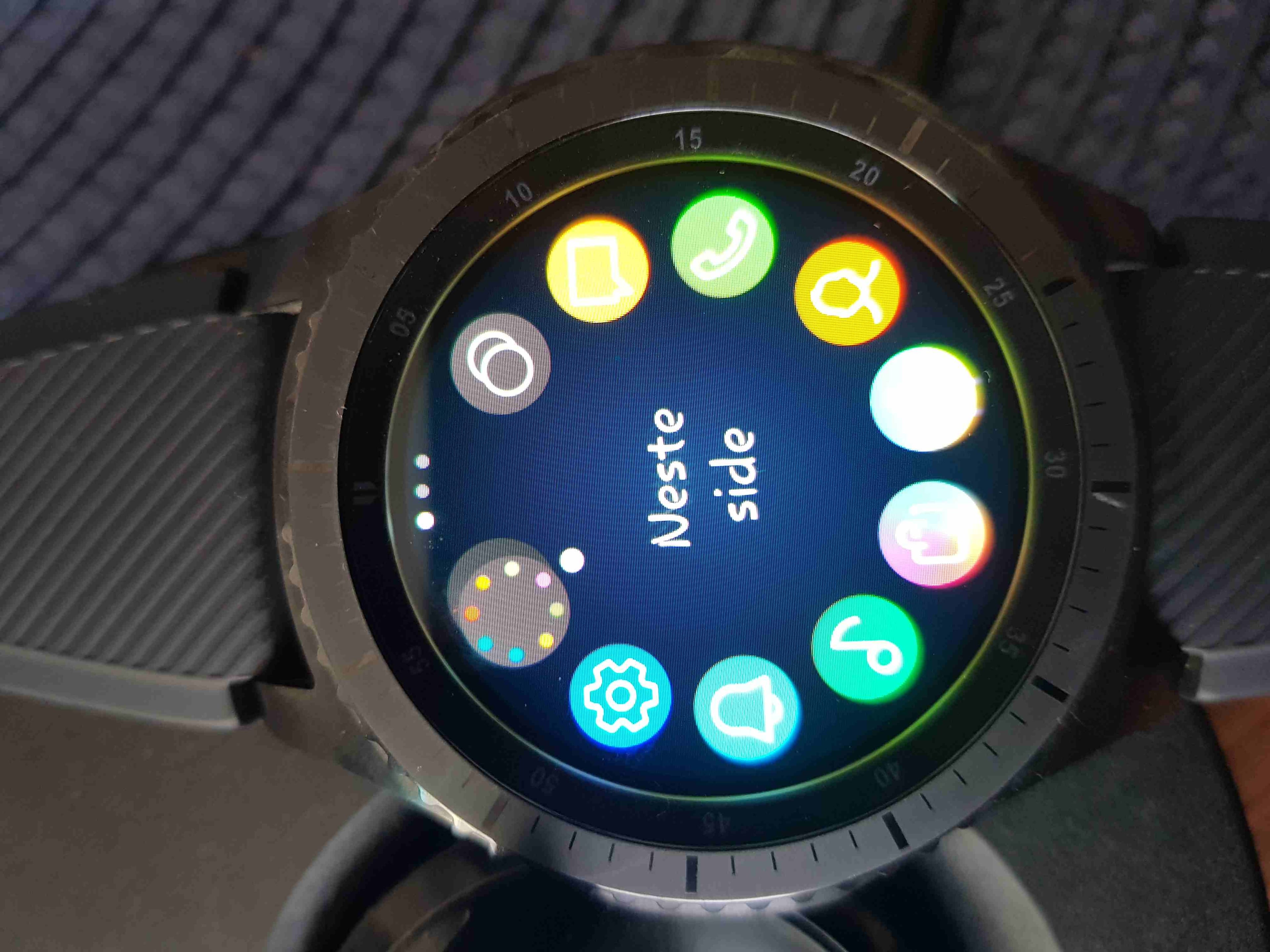 Samsung Gear S3 Frontier with wireless charging
لا تنسَ أنك شاهدت هذا الإعلان في عنكبوت
Brand new...