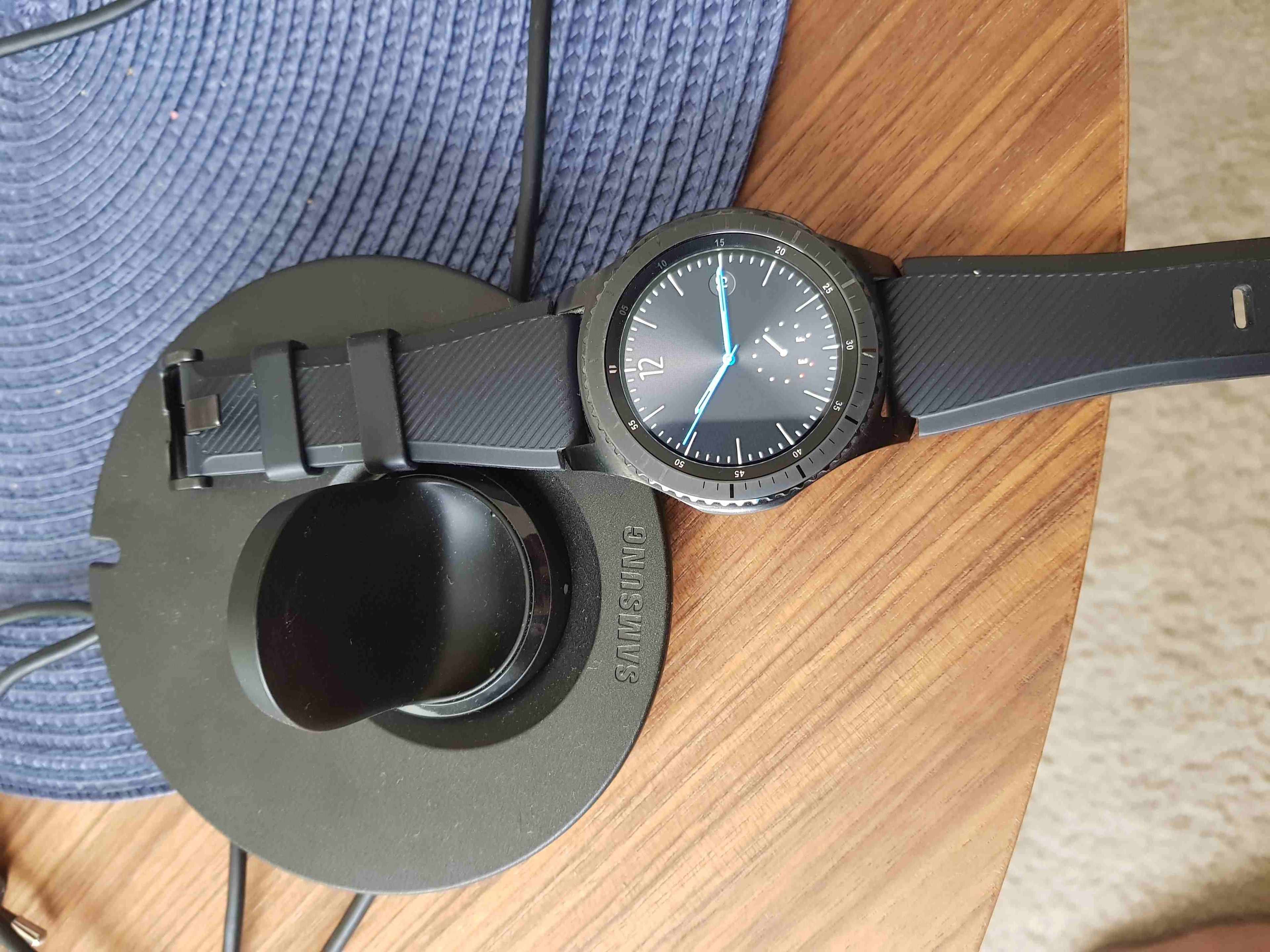 Samsung Gear S3 Frontier with wireless charging
لا تنسَ أنك شاهدت هذا الإعلان في عنكبوت
Brand new...