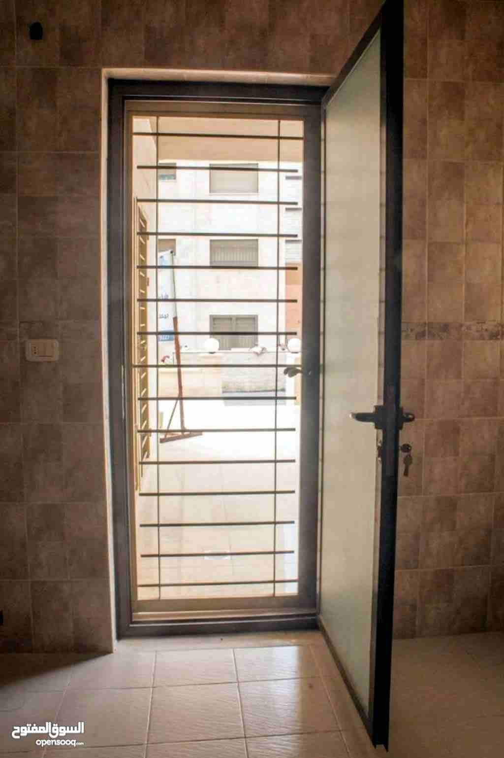 بتحلم إنك تتملك بيت العمر؟
فرصتك عنا والعرض لفترة محدودة جدًا
(((((( شقة بسعر التكلفة ))))))
جديدة وغير مسكونة سابقًا، وبمواصفات رائعة !
بمنطقة هادية ومميزة وبتبعد 7 دقائق بس عن الدوار السابع طاب...