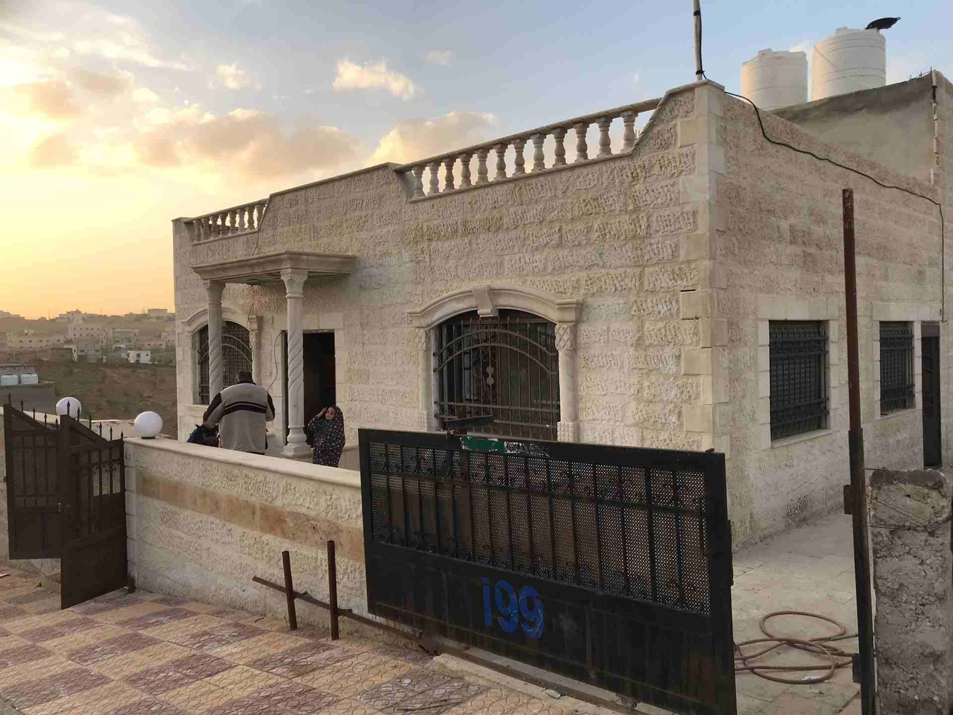 بيت للايجار شبه فيلا بسعر مغري
لا تنسَ أنك شاهدت هذا الإعلان في عنكبوت
البيت مستقل تماماً 4 واجها...