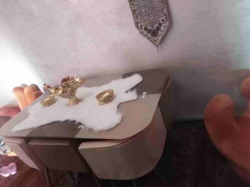 طقم مورس تنجيد جديد مع 3 طاولات تنجد جديد 140
طاولة سفره 50
خزانة أحذيه 50
بوفيه 50
كراسي عشكل كف عدد 2 30