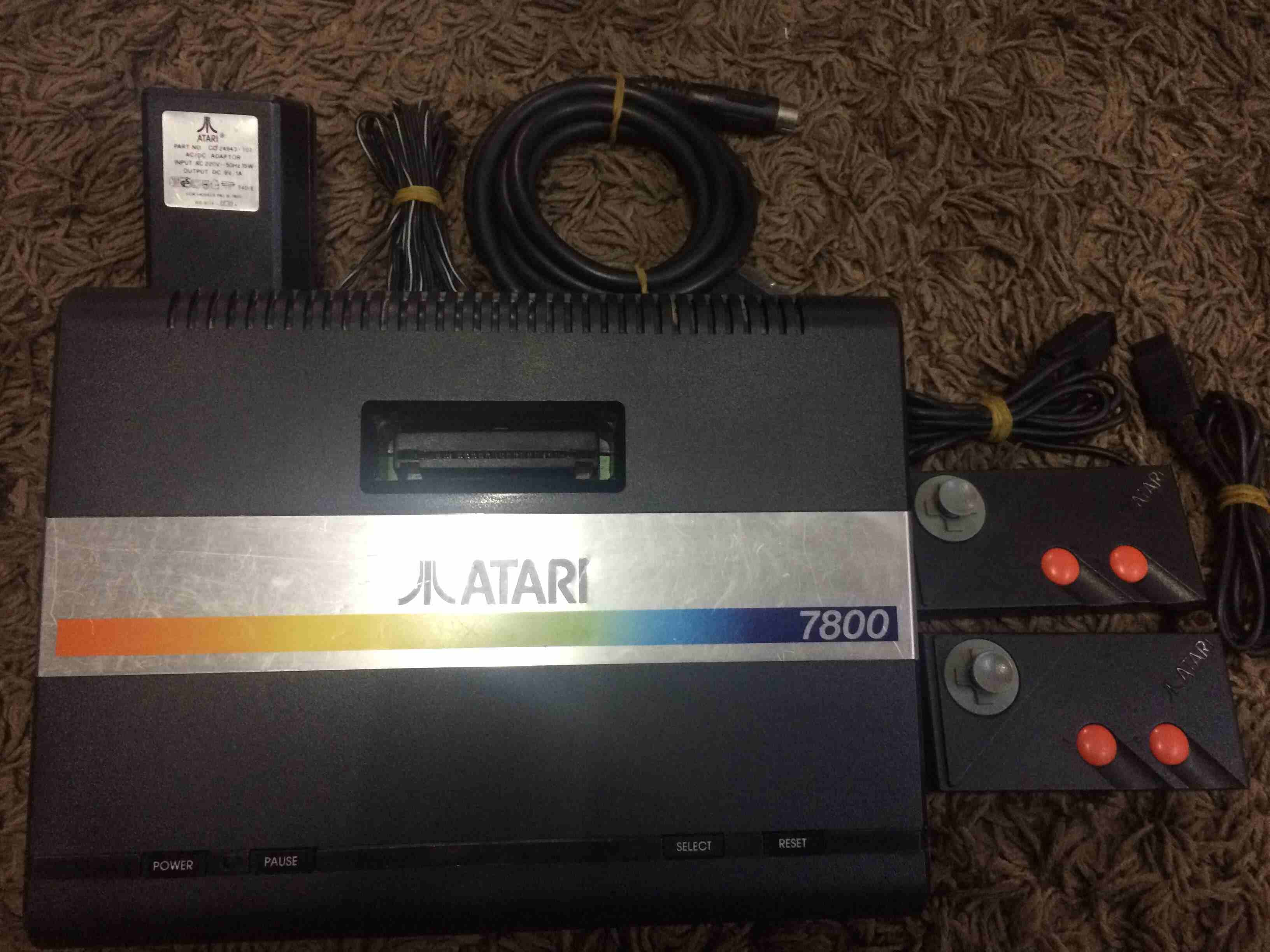 Atari 7800
مستعمل كامل الأغراض الجهاز والمحول ويدتين عدد 2
مع الوصلة الأصلية
السعر 80 دينار وقبل ماتشتري شوف سعرو كام
لتواصل على الرقم 0777187714 او واتس
عمان ماركا