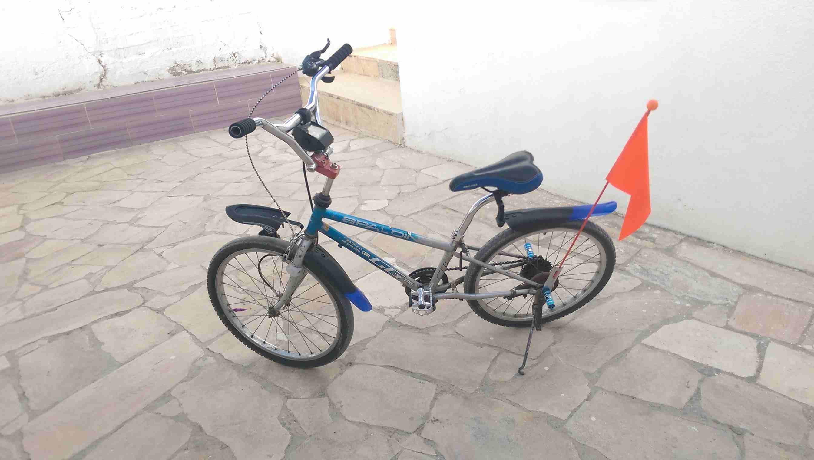 بسكليت الماني النمره 22
لا تنسَ أنك شاهدت هذا الإعلان في عنكبوت
الجنط المنوم عليه دلمو ضو امامي ا...