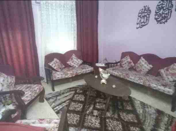 طقم مورس تنجيد جديد مع 3 طاولات تنجد جديد 140
طاولة سفره 50
خزانة أحذيه 50
بوفيه 50
كراسي عشكل كف عدد 2 30