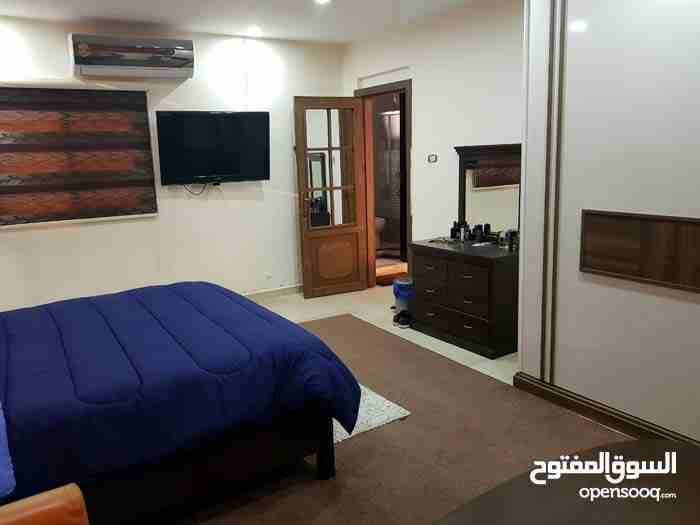 فيلا راقيه للبيع ... طابق وروف في طبربور حي الغابه
لا تنسَ أنك شاهدت هذا الإعلان في عنكبوت
فيلا م...