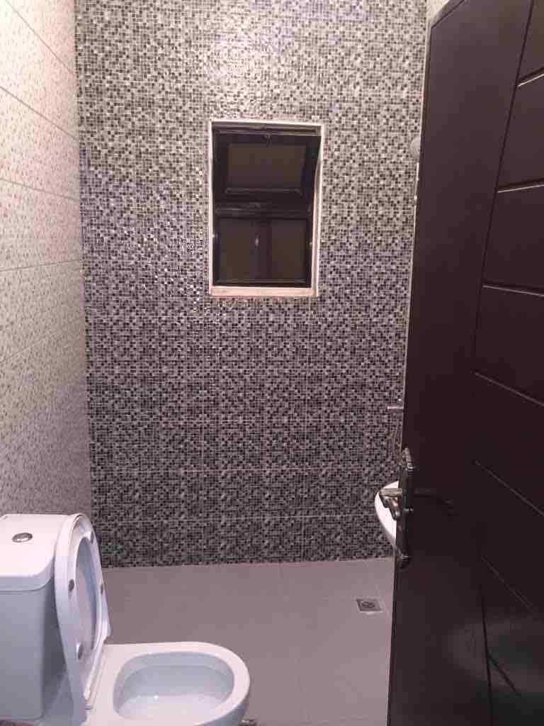 عماره حديثة البناء ..بتشطيب سوبر ديلوكس ...كراج خاص وخزان ماء خاص لكل شقه ...في منطقة البنيات قريبه من مدارس الحصاد الحديثة ..تبقى شقتين فقط..قابله للتفاوض ..التعامل مع الشركه مباشرة.