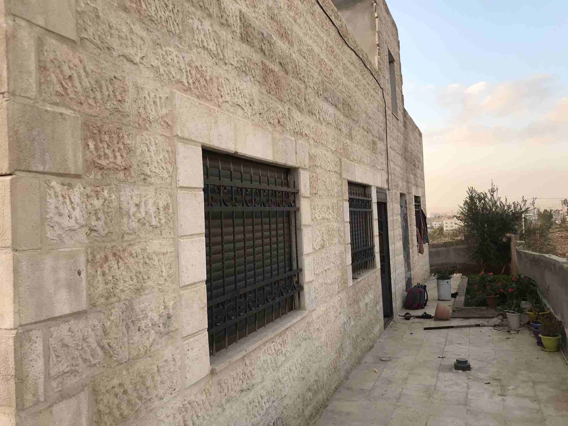 بيت للايجار شبه فيلا بسعر مغري
لا تنسَ أنك شاهدت هذا الإعلان في عنكبوت
البيت مستقل تماماً 4 واجها...