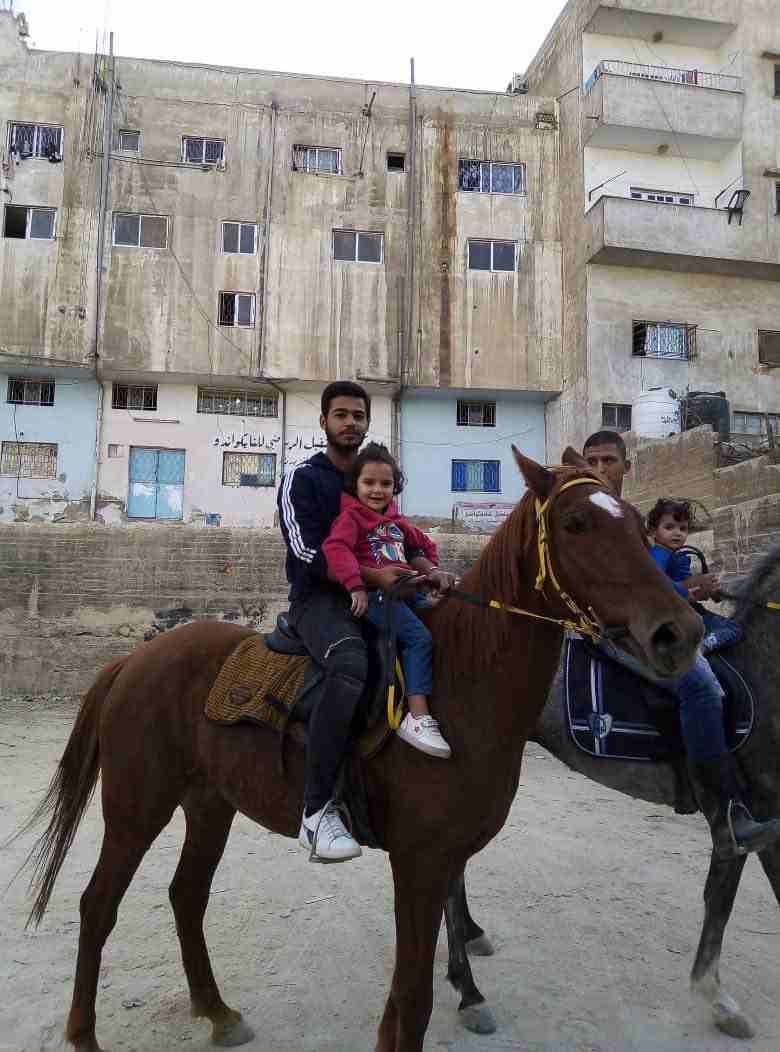 فرس انقليزية للبيع
لا تنسَ أنك شاهدت هذا الإعلان في عنكبوت
العمر 5سنين الفرس عشار 9 شهور الفرس بس...