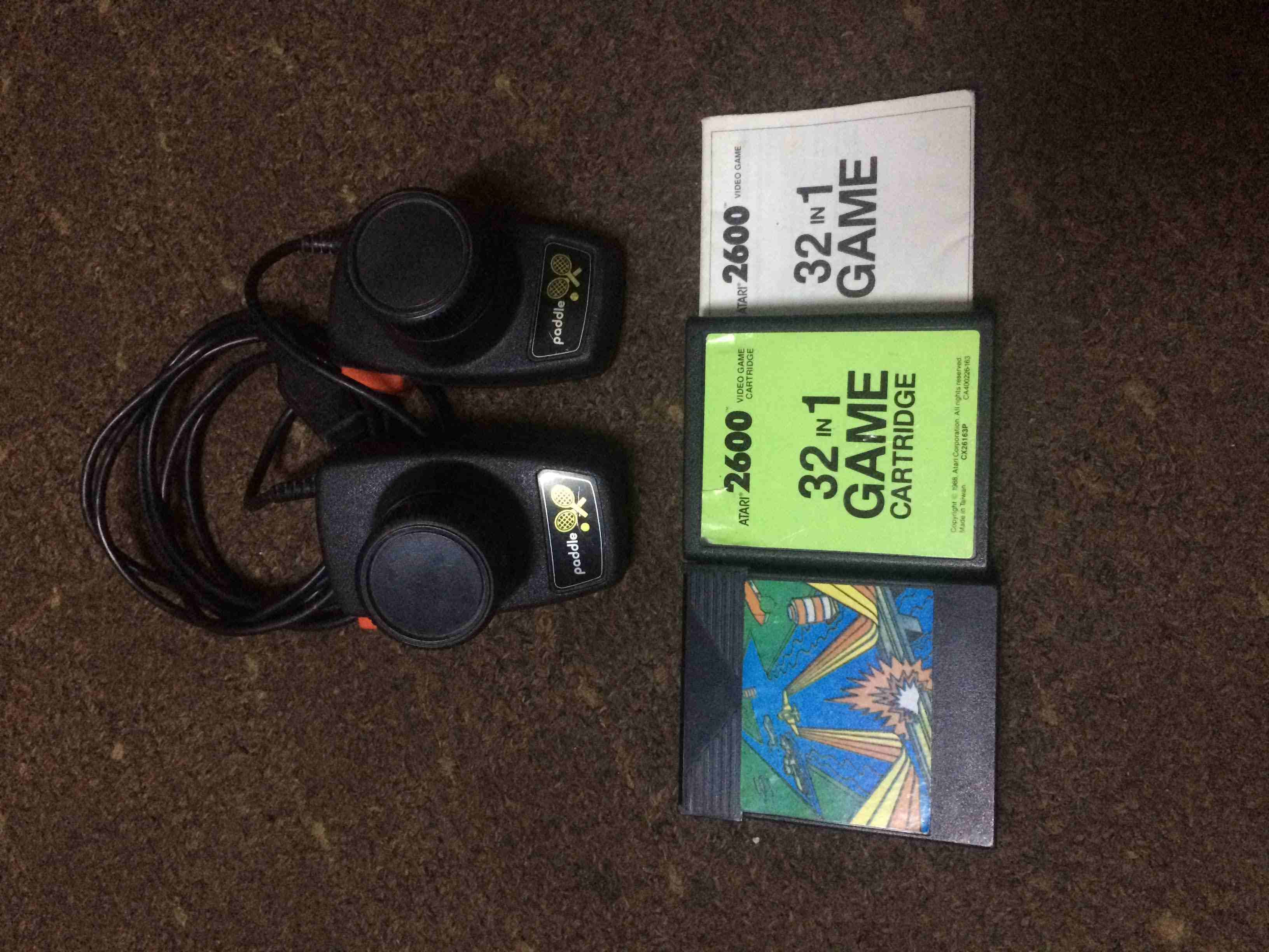 العاب جهاز atari 2600 + يدات تحكم أصلية paddle atari 2006 أتاري سعرالشريط الواحد 5 دنانير و يد التحكم الأثنتين مع بعض ب 5 دنانير للتواصل رسائل التطبيق أو على الرقم 0777187714 او واتس على نفس الرقم عما...
