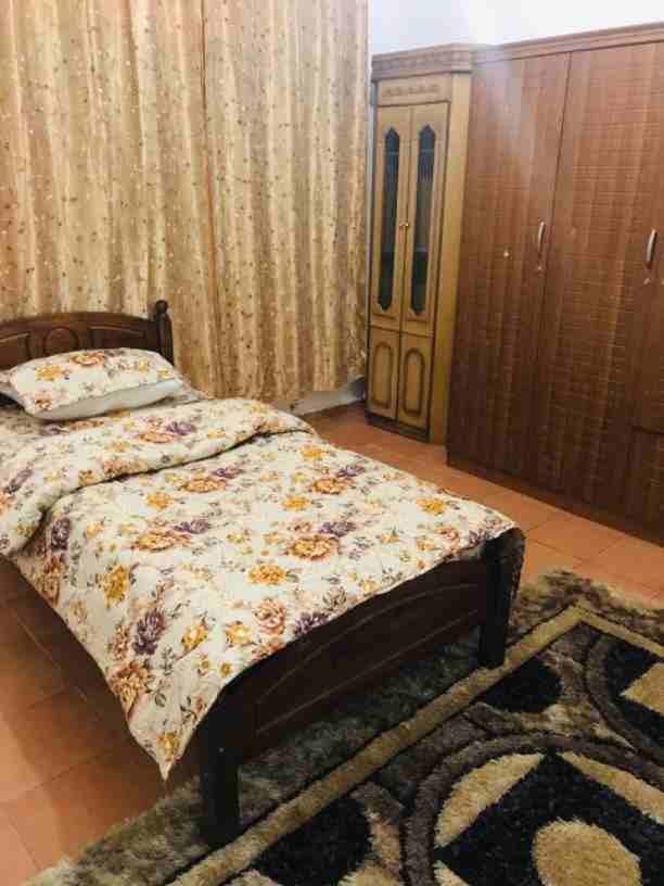 "شقة مفروشة للايجار"
الموقع ضاحية الرشيد...
طابق ارضي مساحتها 150م مع ترس 40 م مسقوف كرميد..
(تتكون من ثلاثة غرف نوم واحدة منها ماستر و صاله وصالون وثلاث حمامات ومطبخ)
(تدفئة مركزية + مكيف...
