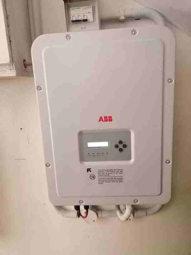 بدون فاتورة كهرباء ... وداعا لفرق أسعار المحروقات
نظام كهروضوئي بقدرة 4KW ذروه يغطي فاتورة 65 - 70 دينار
نظام كهروضوئي بقدره 4.6KW ذروه يغطي فاتوره 85-95 دينار
مكونات النظام
12 لوح طاقه شمسيه بانواع...