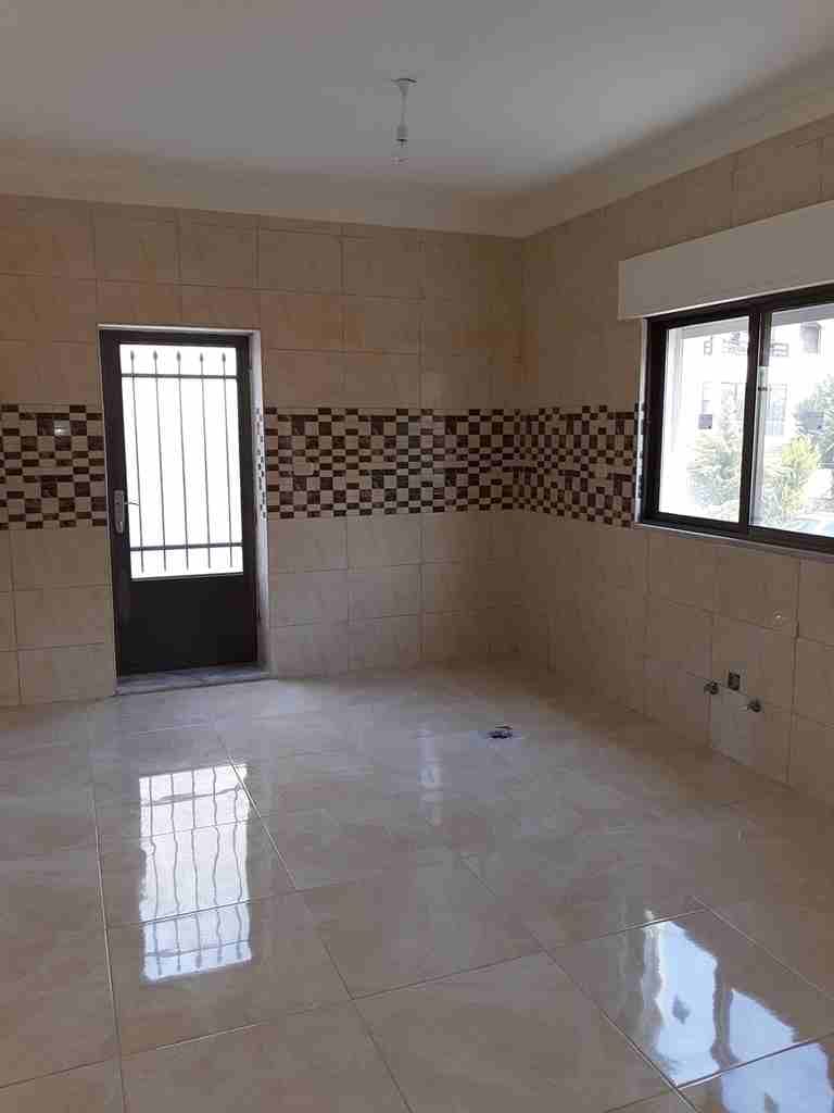 الجندويل موقع رائع مميز أرضية مدخل مستقل تراس أمامى 3نوم 3حمام صالون معيشة مطبخ أرضيات بورسلان ديكورات جبس دهانات تطبيع زجاج دبل جلاس تدفئة مصعد كراج سوبر ديلوكس جديدة لم تسكن بسعر 98 ألف للمراجعة 079...