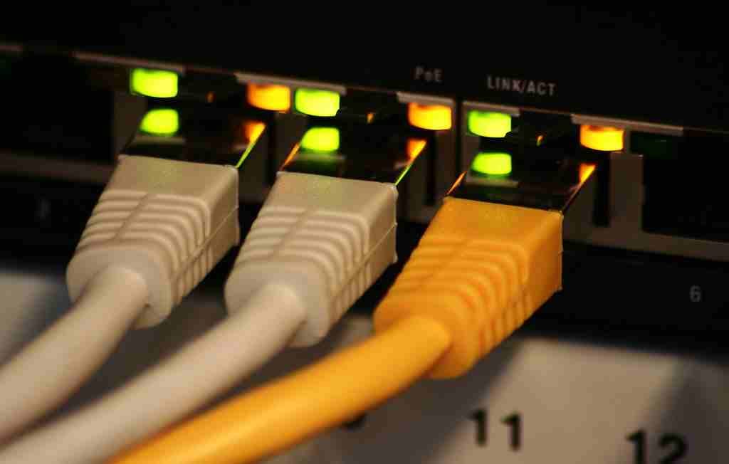 - صيانة وتركيب الشبكات السلكية واللاسلكية مع توفر جميع المستلزمات والقطع
Network solutions and maintenance including all parts (cables, switches, Cabinet, router's and access point -Repeaters, F...