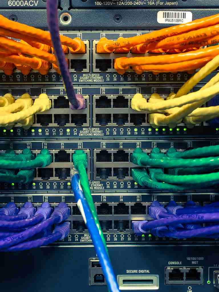 - صيانة وتركيب الشبكات السلكية واللاسلكية مع توفر جميع المستلزمات والقطع
Network solutions and maintenance including all parts (cables, switches, Cabinet, router's and access point -Repeaters, F...