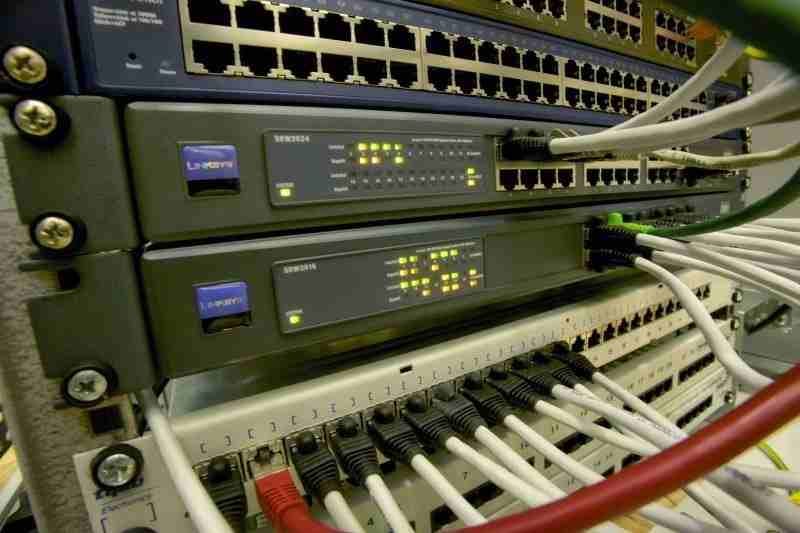 - صيانة وتركيب الشبكات السلكية واللاسلكية مع توفر جميع المستلزمات والقطع
Network solutions and maintenance including all parts (cables, switches, Cabinet, router's and access point -Repeaters, F...