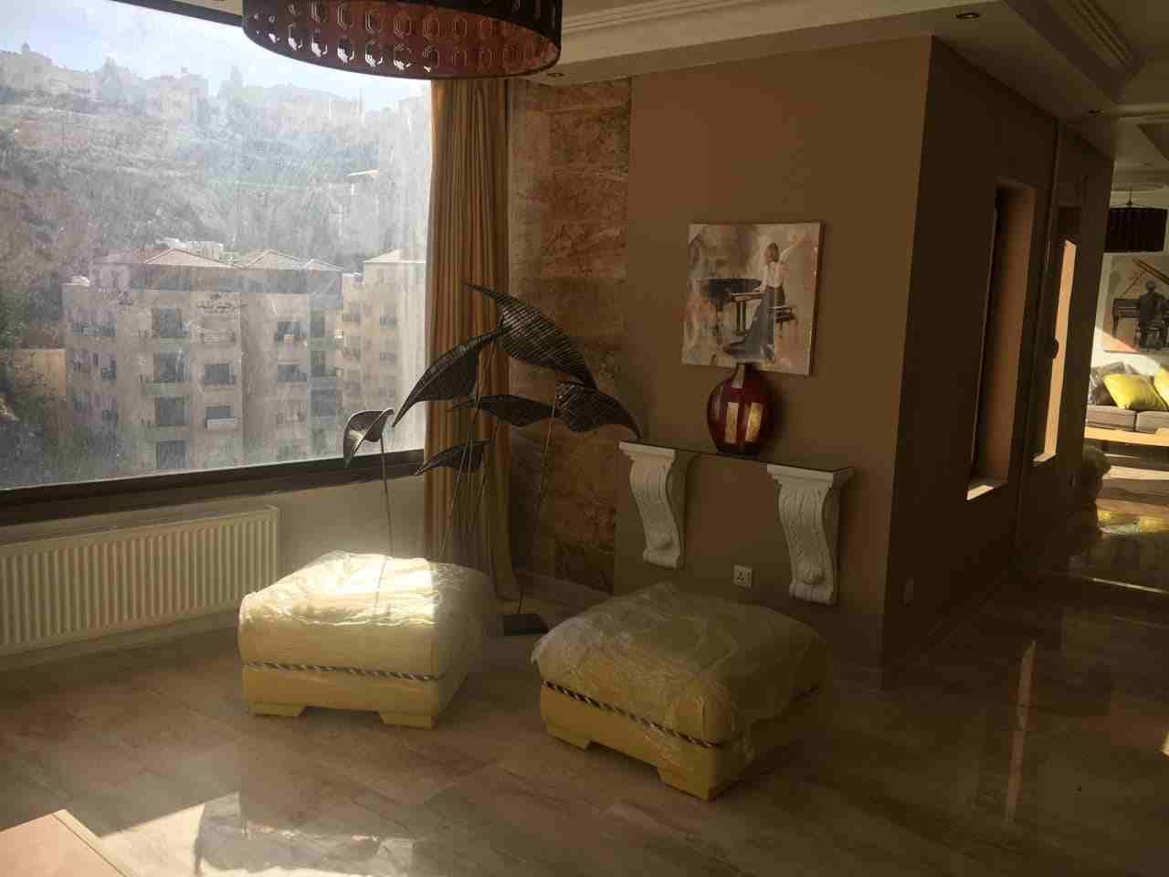 شقة مفروشة سوبر ديلوكس للبيع في عبدون مقابل السفارة البريطانية
مساحة 200 م طابق ثاني اطلالة رائعة
مكونة من 3 غرف نوم (1 ماستر) – 3 حمام – مطبخ – صالون
اثاث فاخر – المطبخ مج...