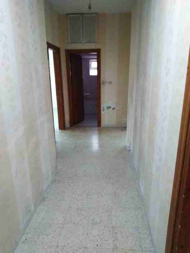 شقة للبيع. في منطقه ضاحيه الأمير حسن قرب استقلال مول غرفه نوم وصالة وصالون. وحمامين ومطبخ طابق. رابع. من دون. مصعد وقابل. للتفاوض وللاستفسار ع الرقم 0795680026