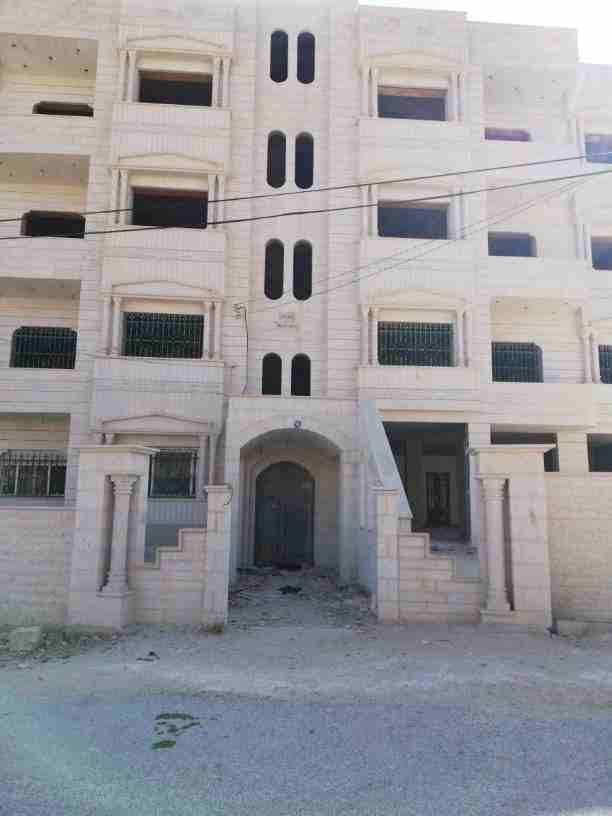 عمارة فخمة جدا قيد التشطيب للبيع باسكان المالية والزراعة / تبعد عن شارع الحرية ودوار مستشفى الحمايدة ١٠٠٠م
مسطح الارض ١٠٠٠م
مسطح البناء ١٤٤٠م
مكونة من سبع شقق / مسطح الشقة ١٧٠م
حجر سطح معان
الاس...