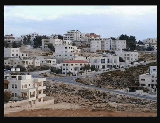  فيلا للبيع في مرج الحمام قرب إسكان نويران على 3 شوارع ذو إطلاله رائعة ومنطقة فلل هادئة
مساحة البناء 460 م (3 طوابق)
مساحة الارض 622 م
مكونه من طابق تسوية ...