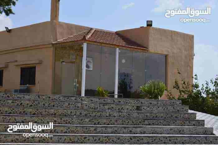 شاليه ومسبح للإيجار طوله ١٥ متر وعمق من ١ متر الى ٢ متر
يوجد جمع المستلزمات التي تحتاجها
يوجد حمامات خارجية
يوجد باربكيو
مطلة على المنطقة