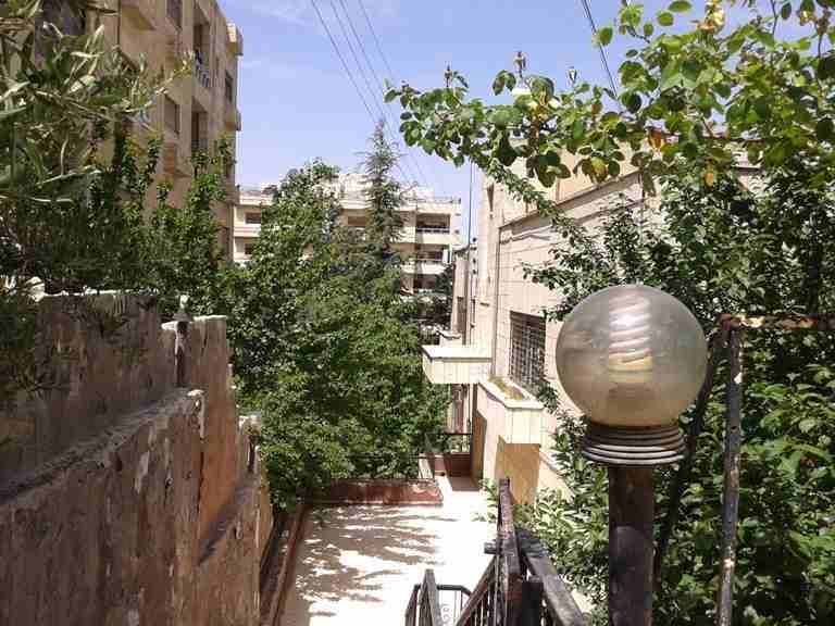 الأردن - عمان
قطعة ارض في صويلح/ شارع الجامعة - خلف مفروشات شهوان (عليها بناء قديم)
حوض: البياض
المساحة: 1141م
*عليها بناء قديم 3 طوابق
الموقع: شارع الجامعة - المنطقة الواقعة خلف مفروشات شهوان
و...