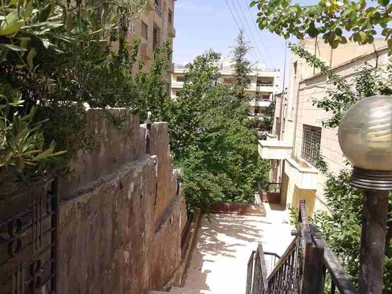 الأردن - عمان
قطعة ارض في صويلح/ شارع الجامعة - خلف مفروشات شهوان (عليها بناء قديم)
حوض: البياض
المساحة: 1141م
*عليها بناء قديم 3 طوابق
الموقع: شارع الجامعة - المنطقة الواقعة خلف مفروشات شهوان
و...