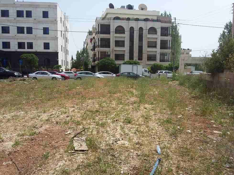 الأردن - عمان
قطعة ارض في الصويفية/ خلف افينيو مول - مقابل فندق ستراند
*ضمن أراضي غرب عمان
القرية: وادي السير
حوض: خربة الصويفية
المساحة: 917م
الموقع: قرب الدوار السادس/ خلف افينيو مول - مقابل ف...