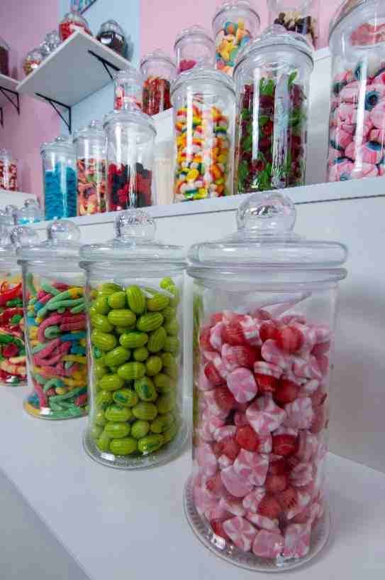تم افتتاح محل sweet shop محل متخصص بالكاندي والدراجيه والشوكولاتة La Roshe والمطبقيات لجميع المناسبات
السرو - مجمع حسن الطالب - بجانب بيتزا نابولي ومحل الالعاب باد بوي
كيلو الكاندي ب ٦ د فقط
اهلا وسه...