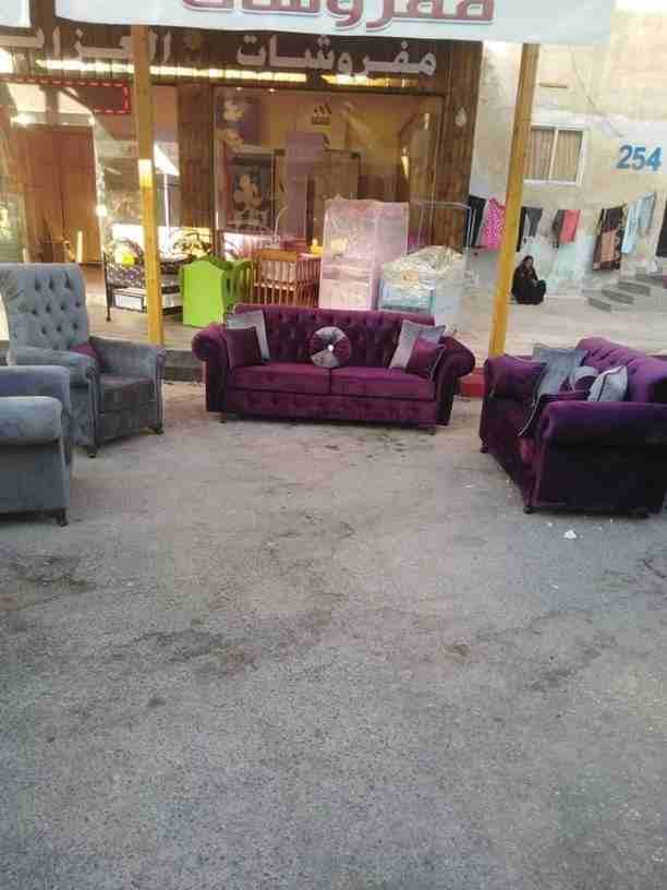 اطقم 7مقاعد كابتنيه كامل. قماش مخمل متوفر جميع الألوان.... اسفنج ضغط عالي 14 مكفول خشب سويد 2سم يوجد مندوب لخدمة المنازل مجانا ابتدأ من 340 دينار شامل التوصيل للالستفسار 0796432047 الوحدات